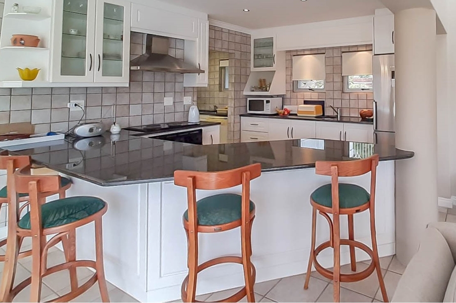 5 Bedroom Property for Sale in Kingfisher Creek Western Cape